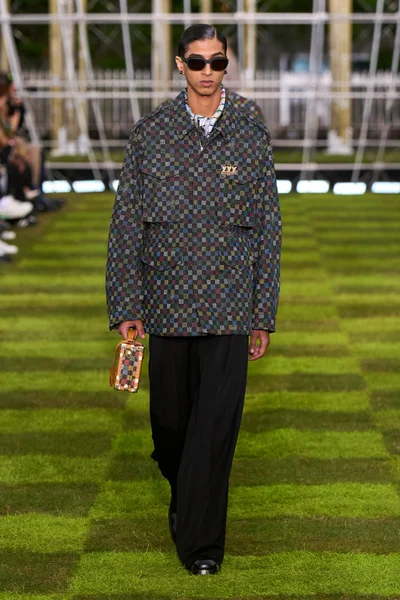 Look 80